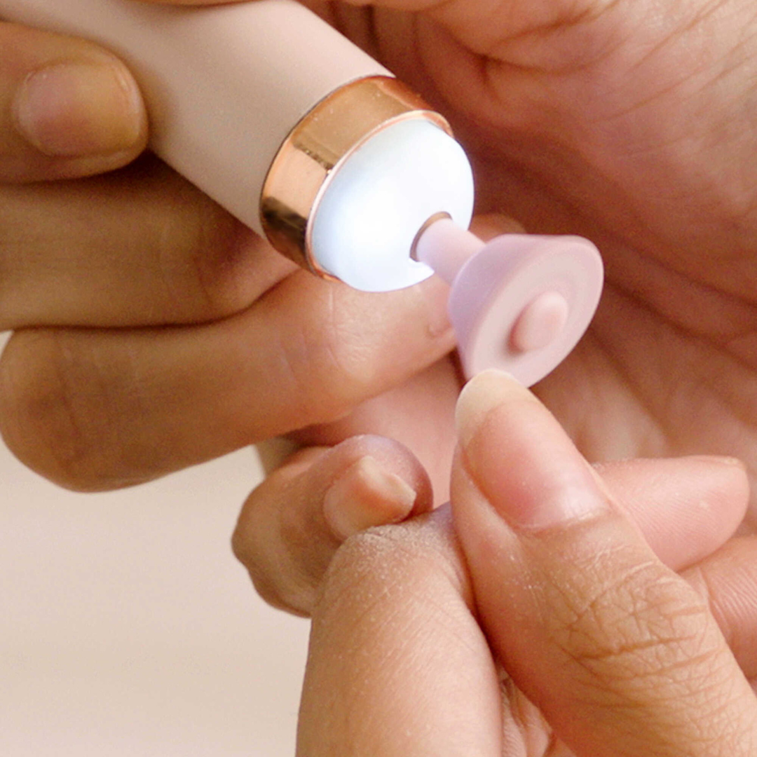 FLAWLESS Finishing Touch Salon Nails Manikúra a pedikúra